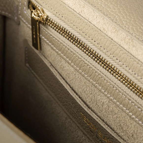 Teddy Blake Ava - Picture 4 of 7